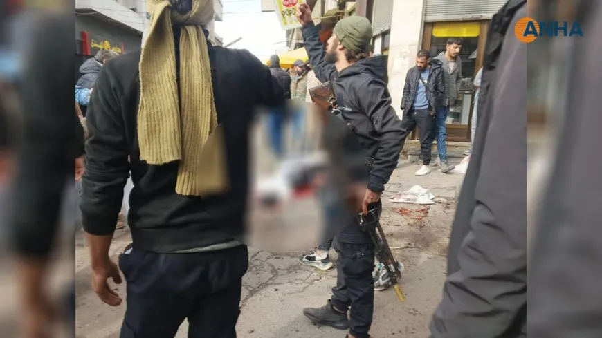 مشاهد من موقع الانفجار في ساحة الطرشان بمدينة السويداء