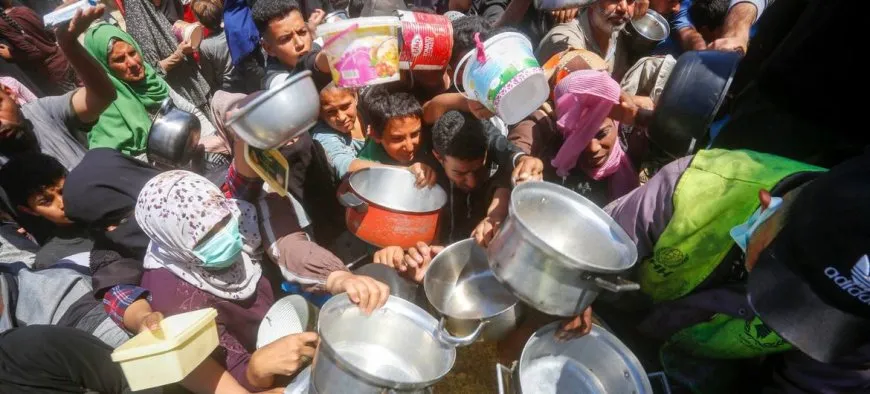 مفوض الأمم المتحدة لحقوق الإنسان ينتقد قرار إسرائيل بتعليق أنشطة الإغاثة في غزة
