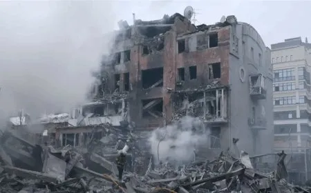 مقتل شخصين وإصابة 28 في غارة روسية على خاركيف بأوكرانيا