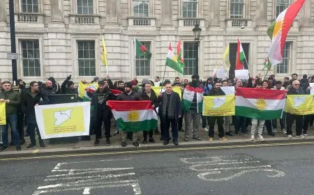 الكرد يحتجون أمام مقر رئاسة الوزراء البريطانية تنديداً بقصف الأحياء المحاصرة في حلب