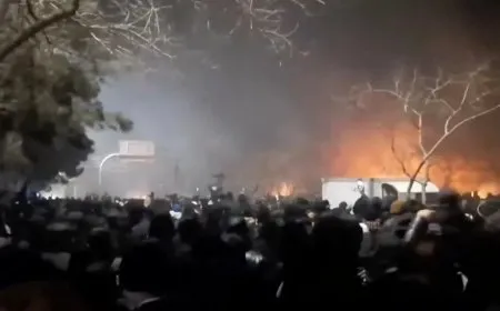 إيران تتوعد بالرد على أي هجوم أمريكي
