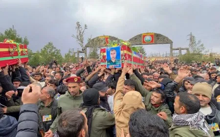 موكب تشييع جثامين القيادي زياد حلب والمقاتلَين بروسك ومالك يصل إلى مزار الشهيدة دجلة