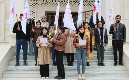 شبيبة PYD في مقاطعة الفرات ينددون بجرائم المرتزقة في حلب ومرسوم "الشرع"