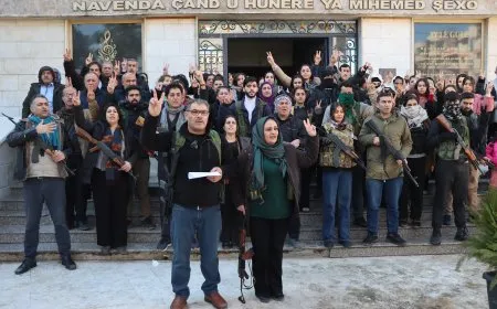 انضمام الفنانين والعاملين في المجال الثقافي في روج آفا إلى النفير العام