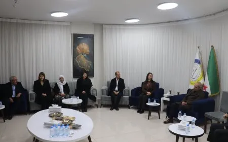 وفد شمال كردستان يلتقي مع دائرة العلاقات الخارجية في الإدارة الذاتية