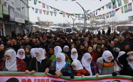 مظاهرة حاشدة في إرديش بشمال كردستان تنديداً بالهجمات على روج آفا