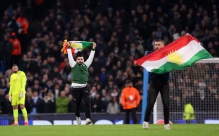 فعالية داعمة لروج آفا خلال مباراة في دوري أبطال أوروبا