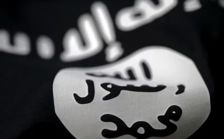 "أمريكا تبطئ عمليات نقل معتقلي داعش للعراق"