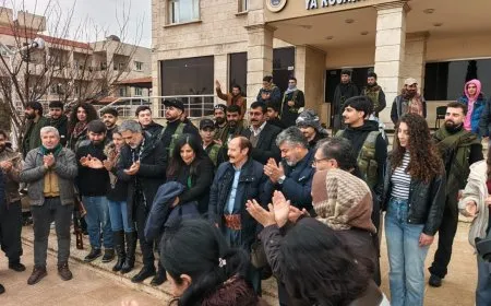 وصول نخبة من الفنانين الكرد إلى روج آفا