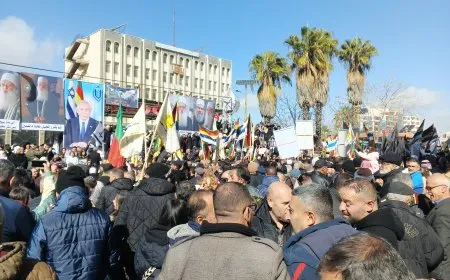 آلاف المتظاهرين في السويداء يطالبون بحق تقرير المصير