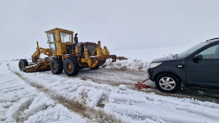 بلديات مقاطعة الجزيرة تواصل جهودها لمواجهة العاصفة الثلجية وفتح الطرق