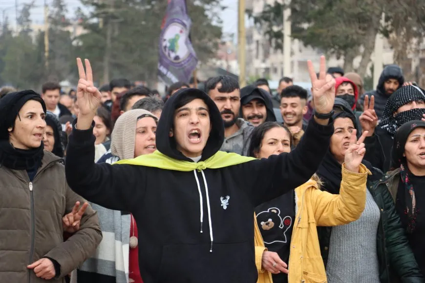 وقفة احتجاجية لمهجري عفرين والشهباء أمام مبنى الأمم المتحدة من أجل أحياء حلب