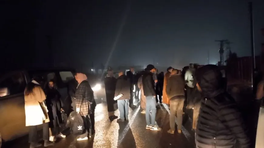 حشود من 8 مدن تتحرك باتجاه الطريق المؤدي إلى حلب