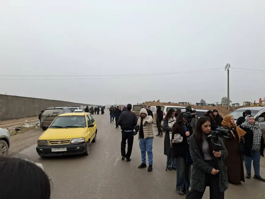 بدء وصول حشود أهالي مقاطعة الجزيرة إلى دوار البانوراما للانطلاق إلى حلب