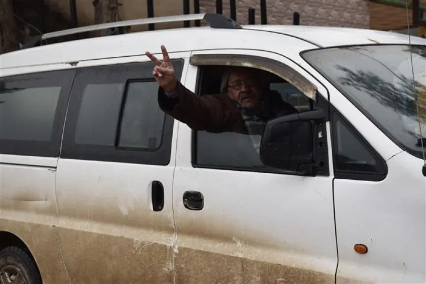 بدء وصول حشود أهالي مقاطعة الجزيرة إلى دوار البانوراما للانطلاق إلى حلب