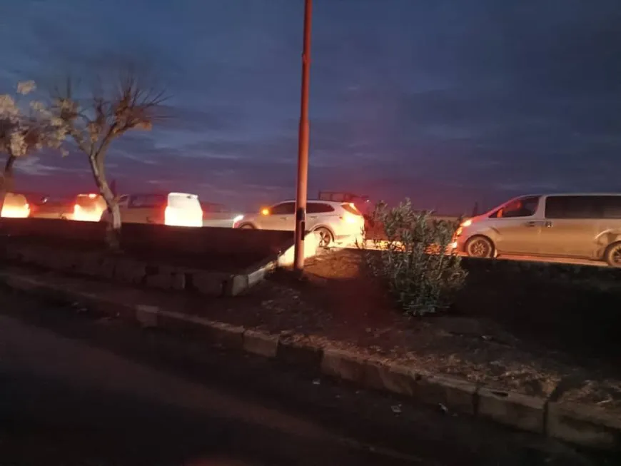 بعد منعهم من المرور.. المتوجهون إلى مدينة حلب يخيمون عند معبر دير حافر