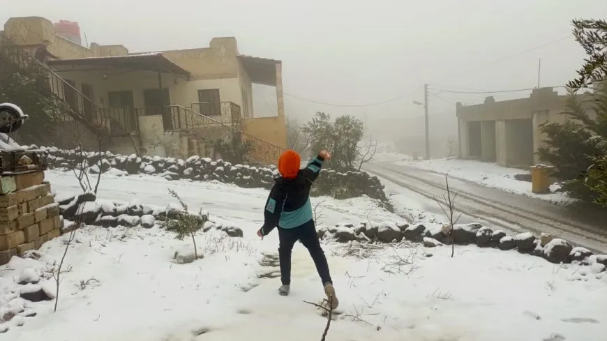 الثلوج تكسو السويداء وريفها بحلّة بيضاء