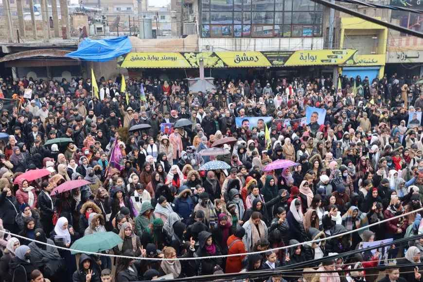 آلاف الأهالي يحتشدون رفضاً للهجمات على الشيخ مقصود والأشرفية
