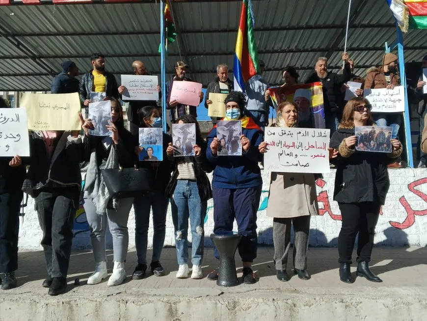 وقفة تضامنية في ساحة الكرامة بالسويداء مع شمال وشرق سوريا