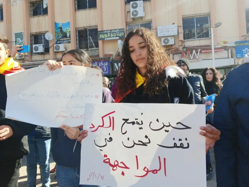 وقفة تضامنية في ساحة الكرامة بالسويداء مع شمال وشرق سوريا