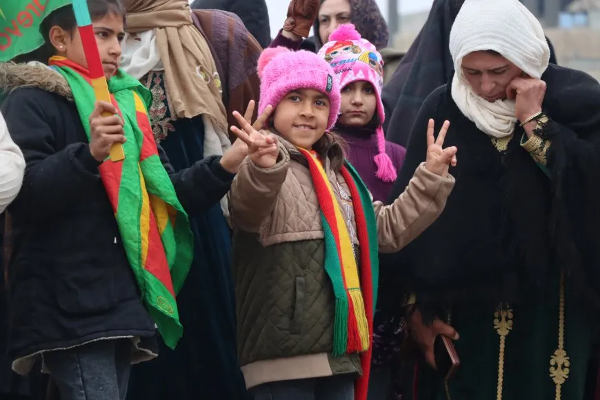 الآلاف في كوباني يؤكدون: قوتنا تكمن في وقوفنا الدائم خلف مقاتلينا