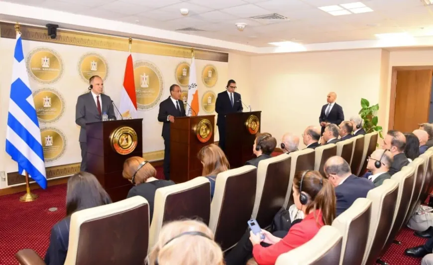 مصر واليونان وقبرص يبحثون تطوير العلاقات الثلاثية