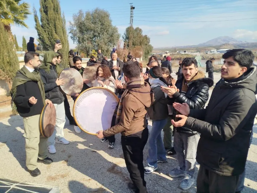 حشود غفيرة تصل إلى معبر سيمالكا لاستقبال أبناء جنوب كردستان 