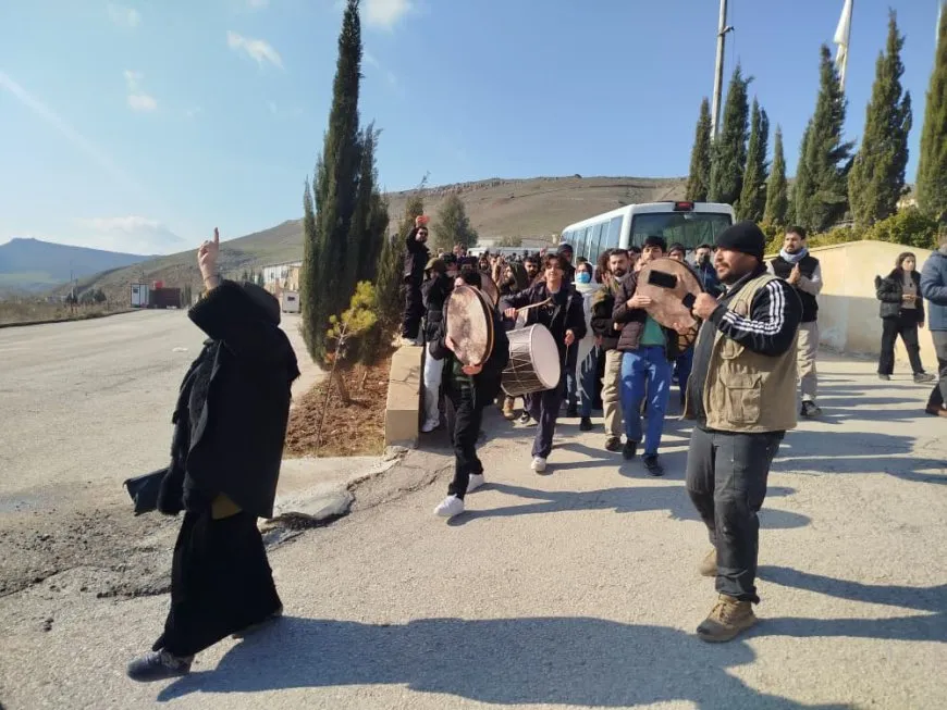 حشود غفيرة تصل إلى معبر سيمالكا لاستقبال أبناء جنوب كردستان 