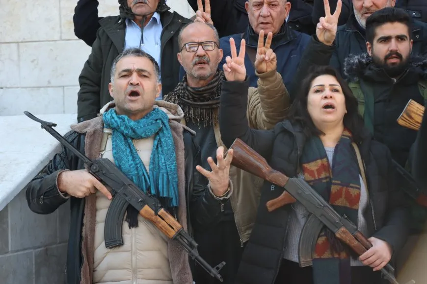 انضمام الفنانين والعاملين في المجال الثقافي في روج آفا إلى النفير العام