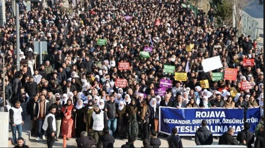 جنوب وشمال كردستان ينتفضان من أجل روج آفا