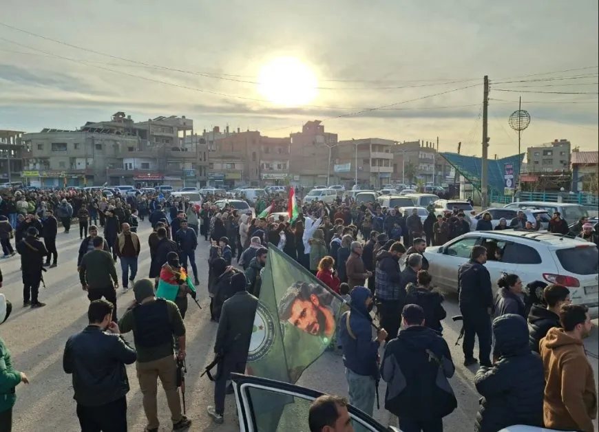 الآلاف في الحسكة يستقبلون قافلة النفير العام القادمة من جنوب كردستان