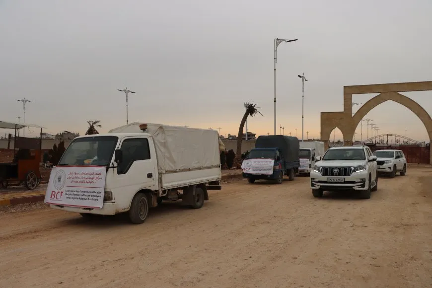 البدء بتوزيع مساعدات مؤسسة البارزاني الخيرية على المهجرين في قامشلو