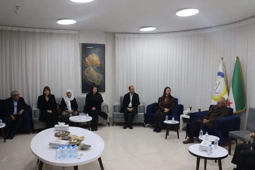 وفد شمال كردستان يلتقي مع دائرة العلاقات الخارجية في الإدارة الذاتية
