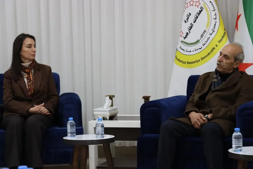وفد شمال كردستان يلتقي مع دائرة العلاقات الخارجية في الإدارة الذاتية