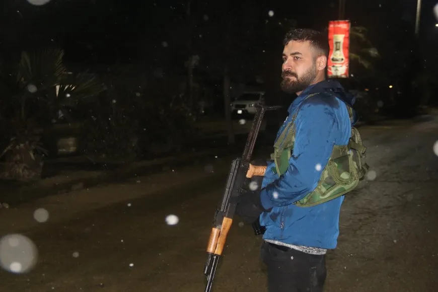 الأهالي يستمرون في حماية مناطقهم