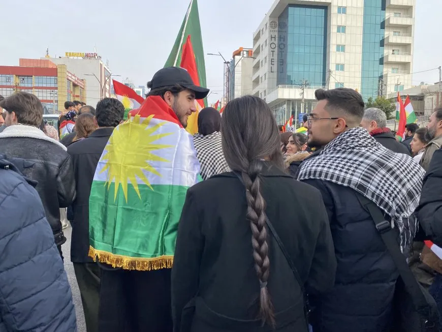 الآلاف من أهالي السليمانية يتظاهرون دعماً لمقاومة روج آفا