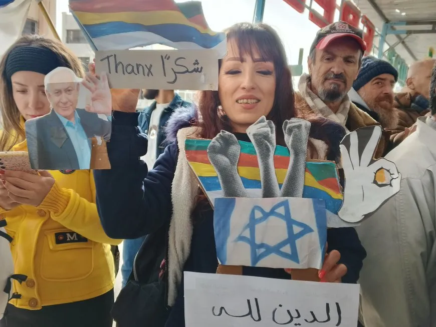 وقفة تضامنية في السويداء مع أهالي روج آفا ضد هجمات مرتزقة الحكومة المؤقتة