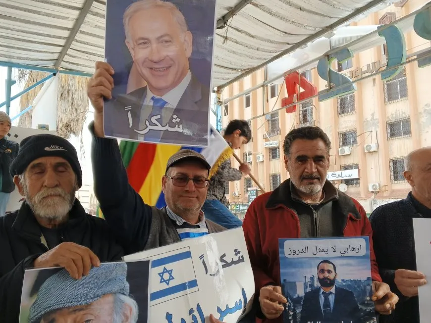وقفة تضامنية في السويداء مع أهالي روج آفا ضد هجمات مرتزقة الحكومة المؤقتة