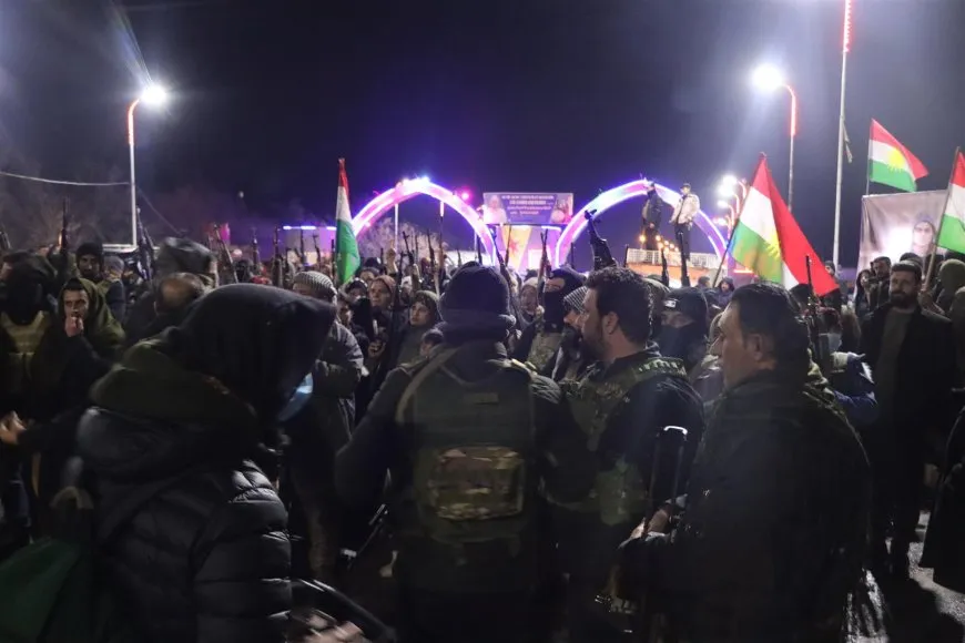 أهالي ديرك ينتشرون في مجموعات لحماية مدينتهم