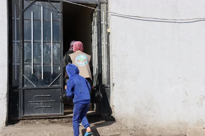 توزيع وجبات غذائية على المهجّرين