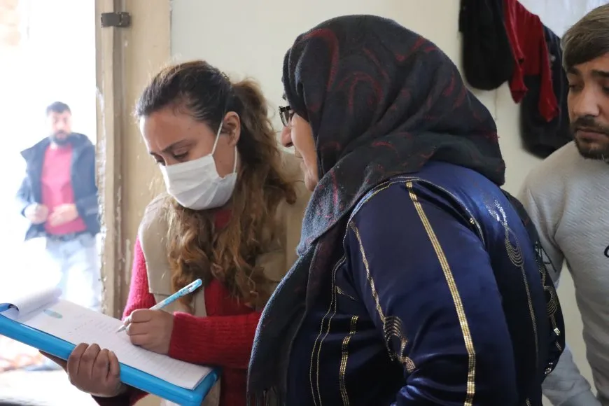 توزيع وجبات غذائية على المهجّرين