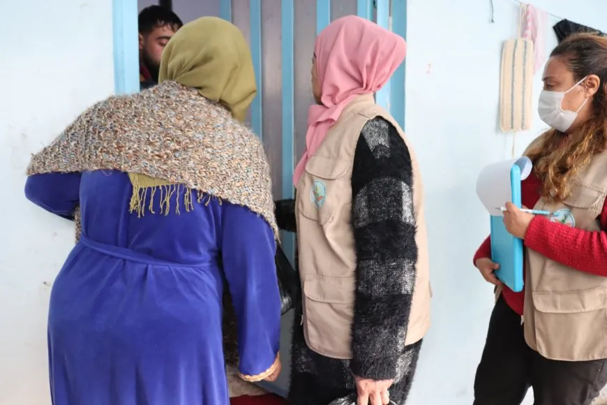 توزيع وجبات غذائية على المهجّرين