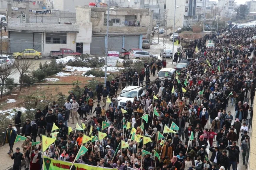 حشود غفيرة في كوباني: سنقاوم بروح عام 2014