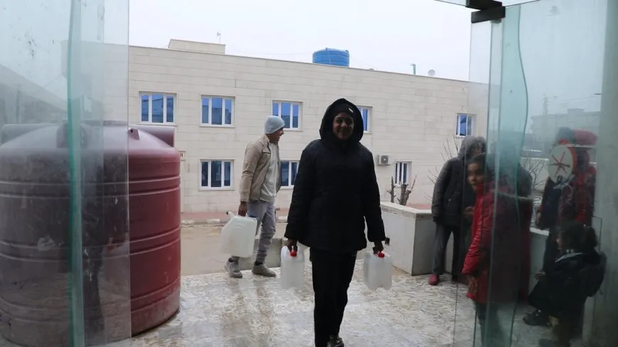 بالصور والفيديو أوضاع المهجّرين في أحد مراكز الإيواء بكوباني