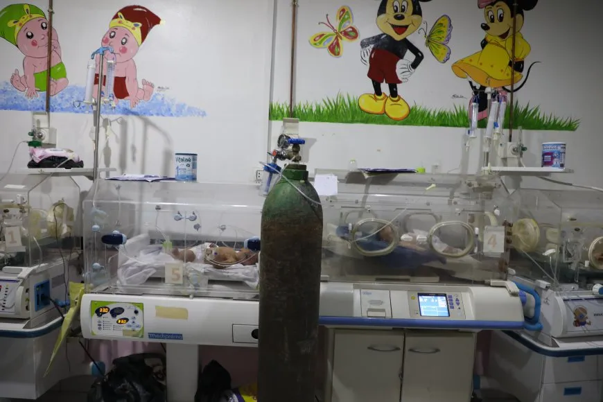 أطفال الحواضن بكوباني يواجهون الموت في ظل انقطاع الأوكسجين والكهرباء