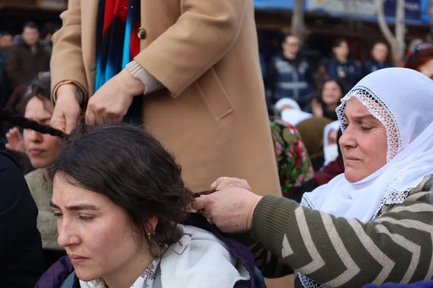مبادرة نسائية في تركيا تطالب بوقف الهجمات على روج آفا وفتح معبر كوباني