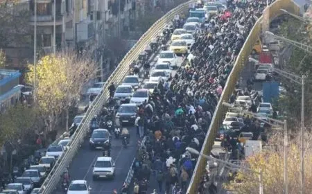 السفارة الأمريكية في طهران تطالب رعاياها بمغادرة إيران