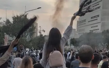 السلطات الإيرانية تعتقل 3 نساء وطفلة 
