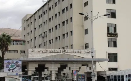 اعتصام أطباء مشفى المواساة بدمشق احتجاجاً على خفض رواتبهم