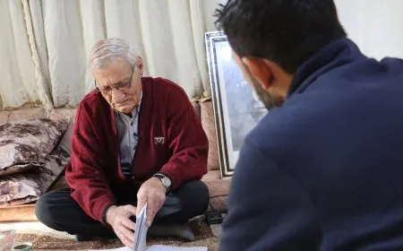 مسنّ من تل شعير يُتقن لغته بعد عقود من الحرمان